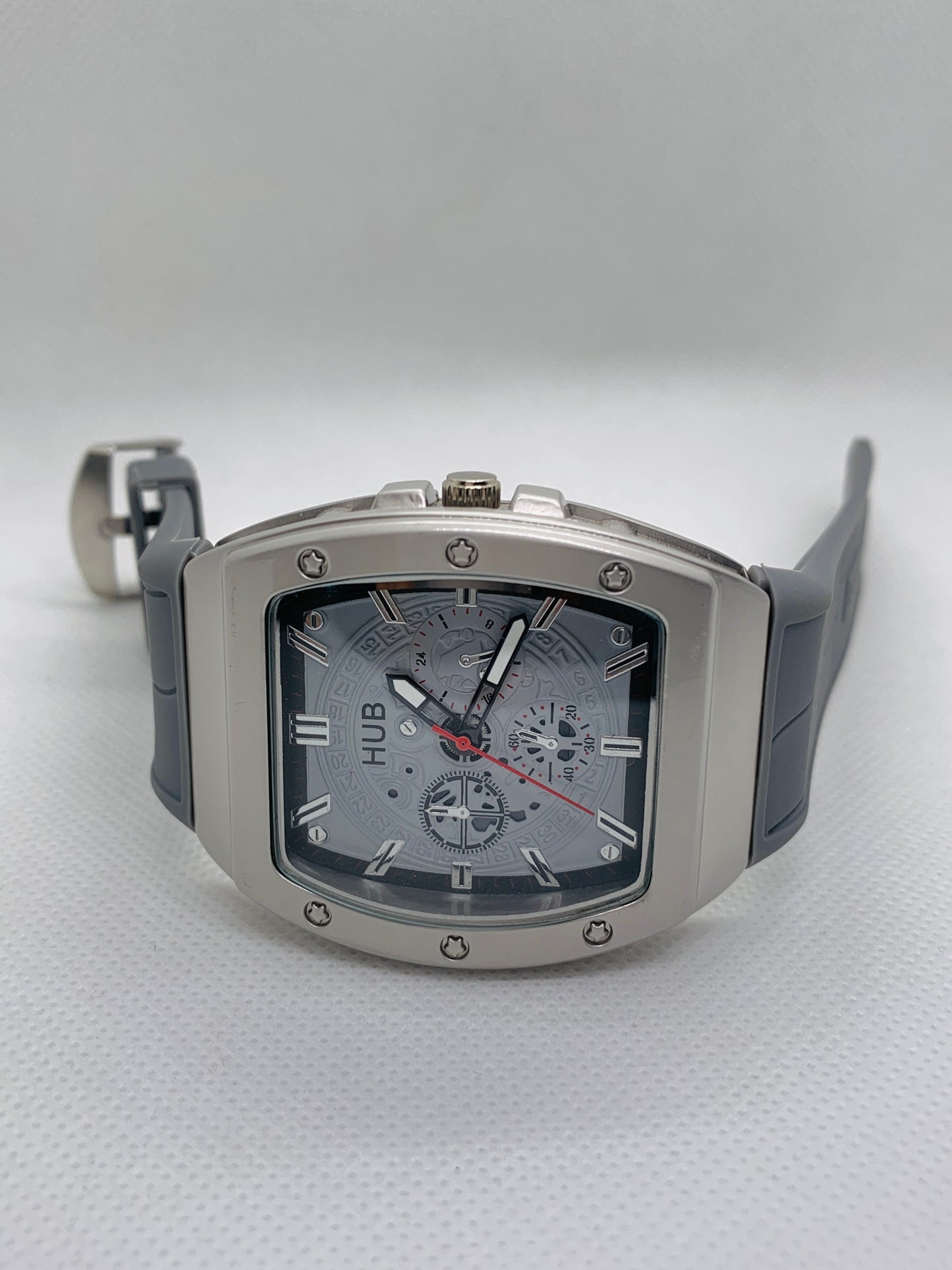 Modern Silver Skeleton Men’s Watch — Sporty Silicone Strap