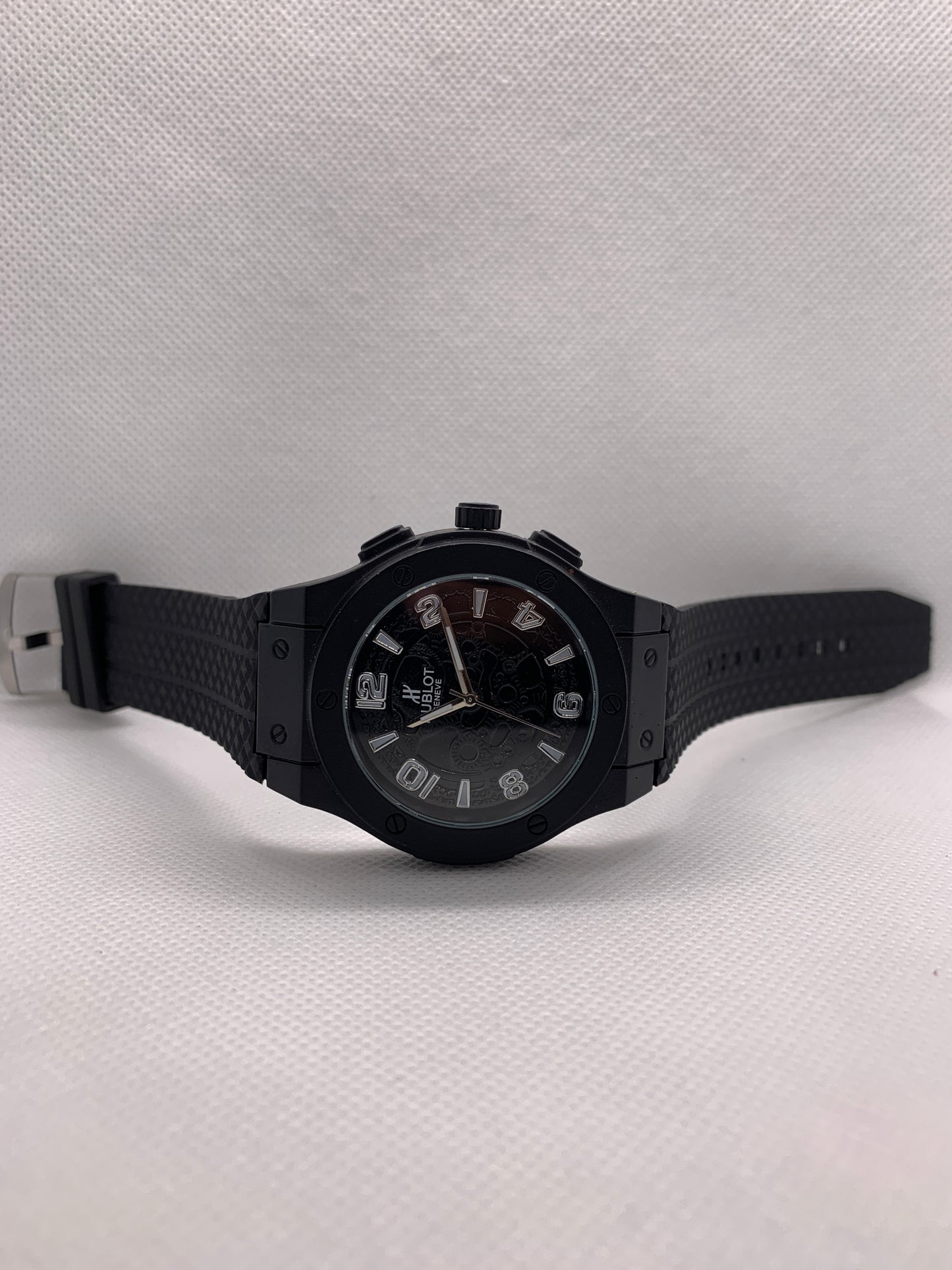 Premium Black Luxury Analog Watch – Bold Design with Rubber Strap