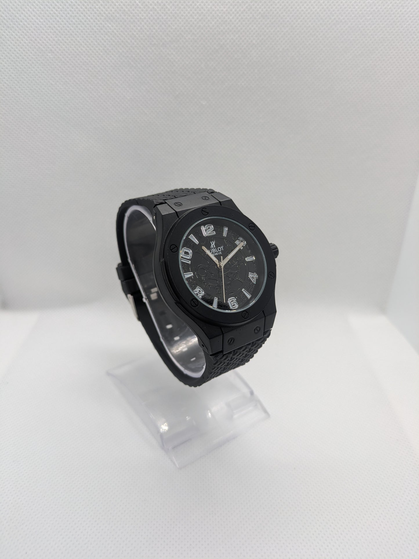 Premium Black Luxury Analog Watch – Bold Design with Rubber Strap